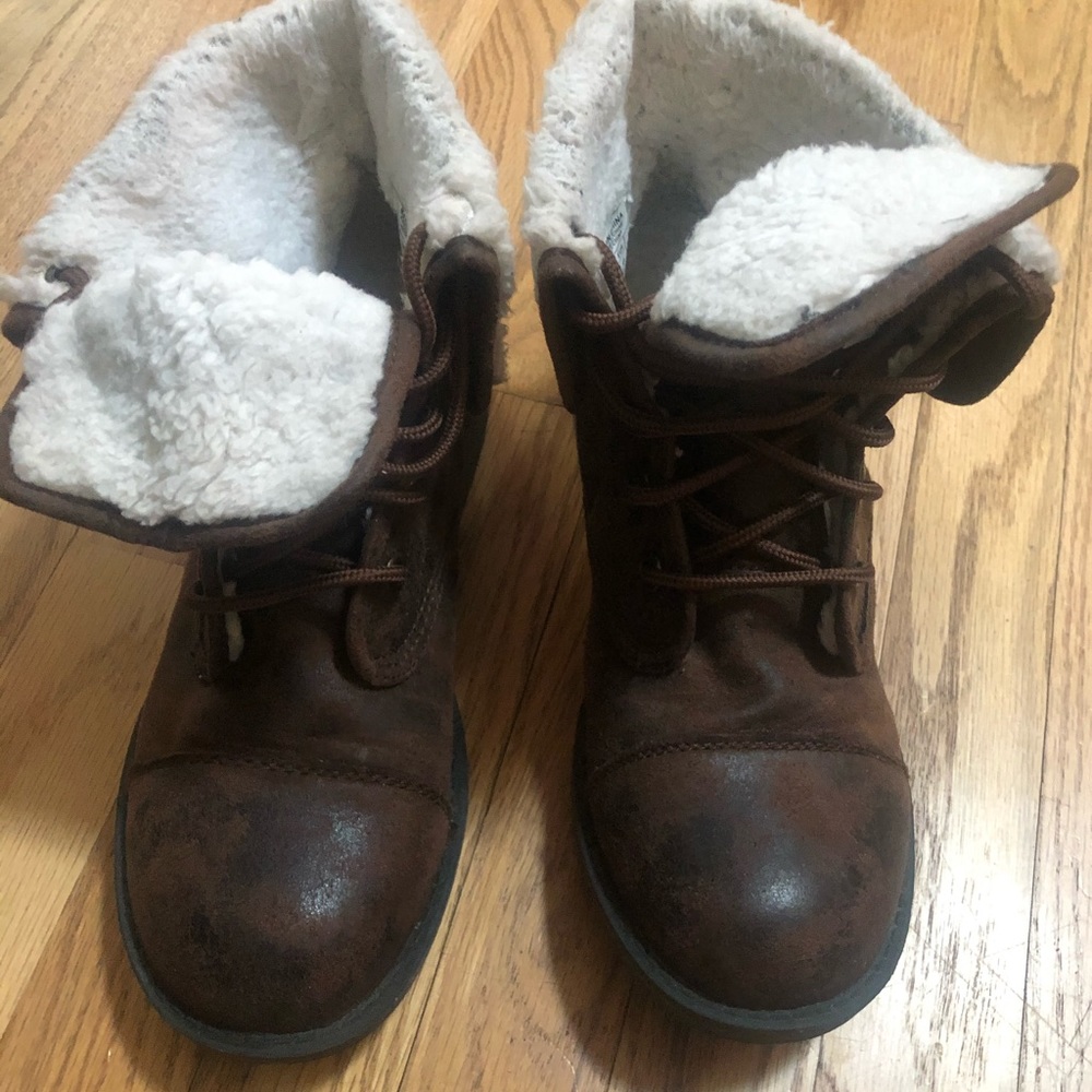 New Roxy faux fur boots